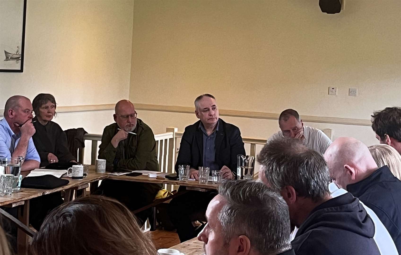 Mr Lochhead leads the discussion during the roundtable meeting.